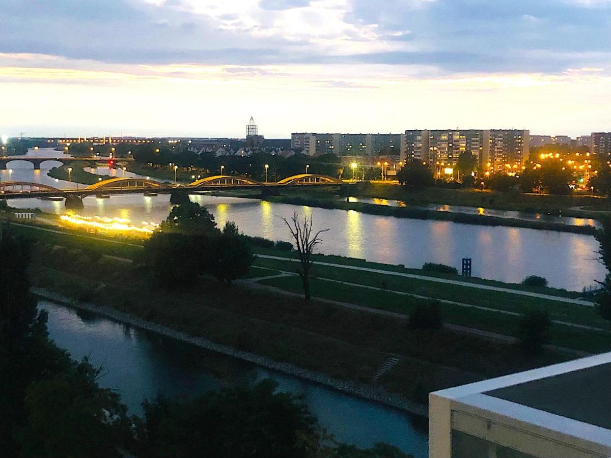 Apartament Z Tarasem I Widokiem Na Odre Wrocław Eksteriør billede